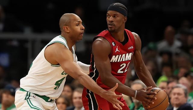 交媒体上引 交媒体上引